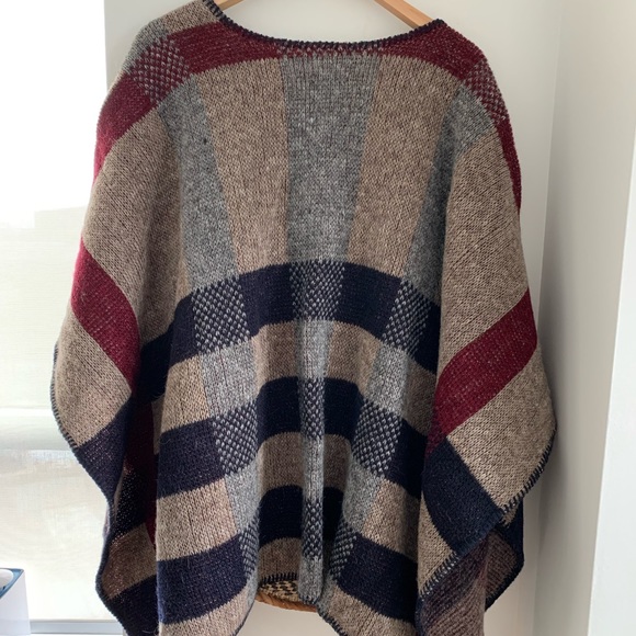 Plaid Icelandic Wool Cape - Picture 2 of 2